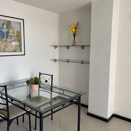 Apartaestudios Laureles Medellin Bagian luar foto