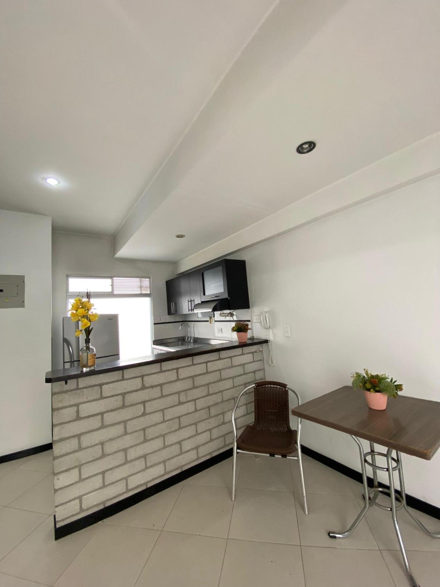 Apartaestudios Laureles Medellin Bagian luar foto
